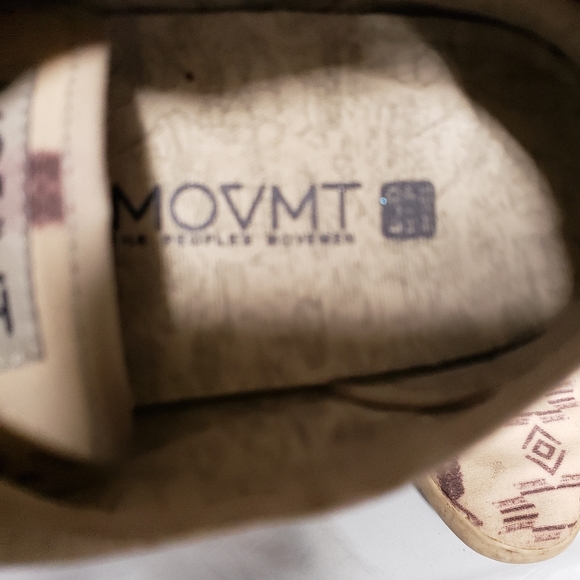 "Movmt" native am. pattern/design sz 11 mens shoes - Picture 6 of 9